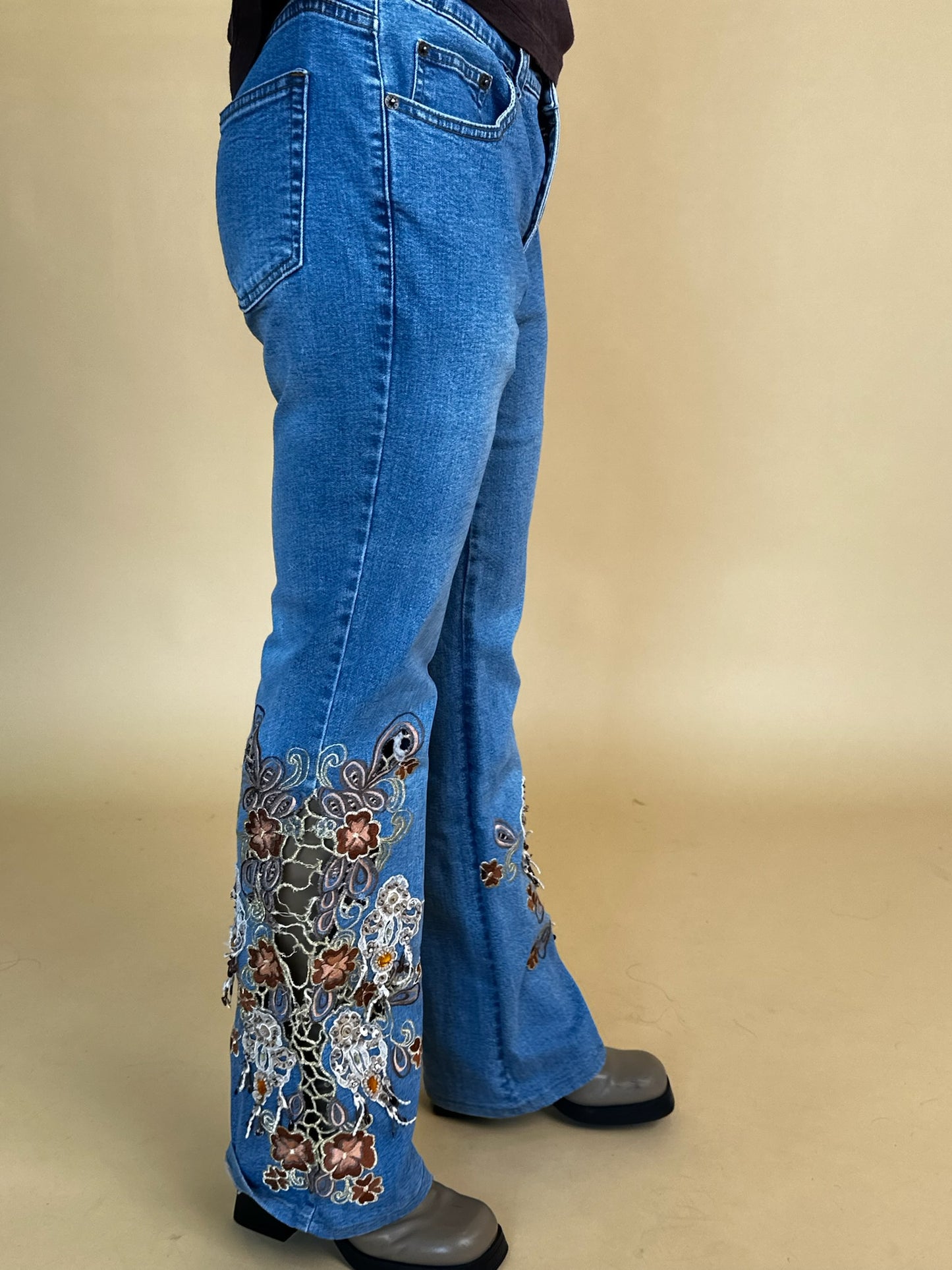 Y2K Embroidered High Waisted Jeans (30/31"W)